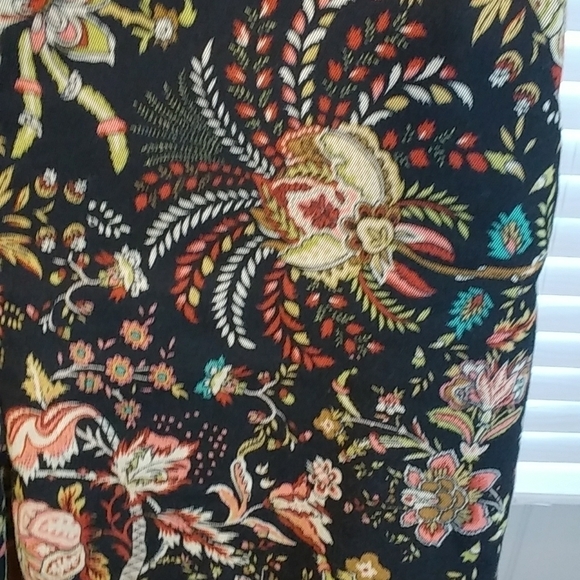 H&M Women's Basic Hobo Bohemian Black Stretch Floral Capri Pants Size 6 - Picture 4 of 7